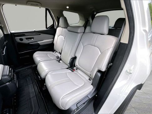 Used 2025 Honda Pilot EX-L image 18