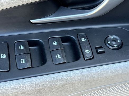 Used 2023 Hyundai Elantra Limited image 15