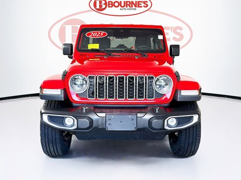 Used 2025 Jeep Wrangler Unlimited Sahara AWD/4WD image 4