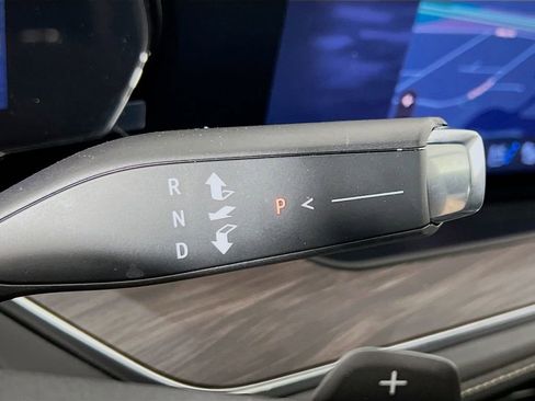 New 2025 Chevrolet Suburban Premier image 17