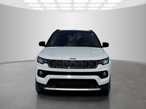 Used 2023 Jeep Compass Limited AWD/4WD image 2