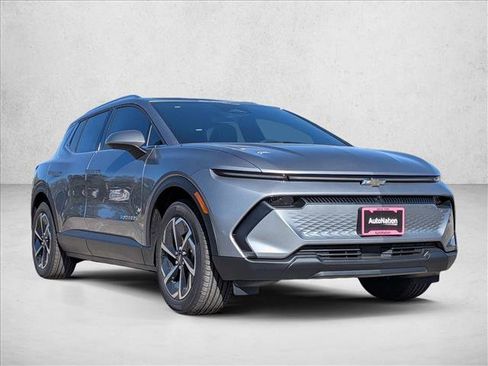 New 2026 Chevrolet Equinox EV LT image 3