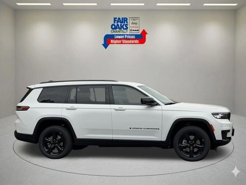 New 2025 Jeep Grand Cherokee L Laredo image 4