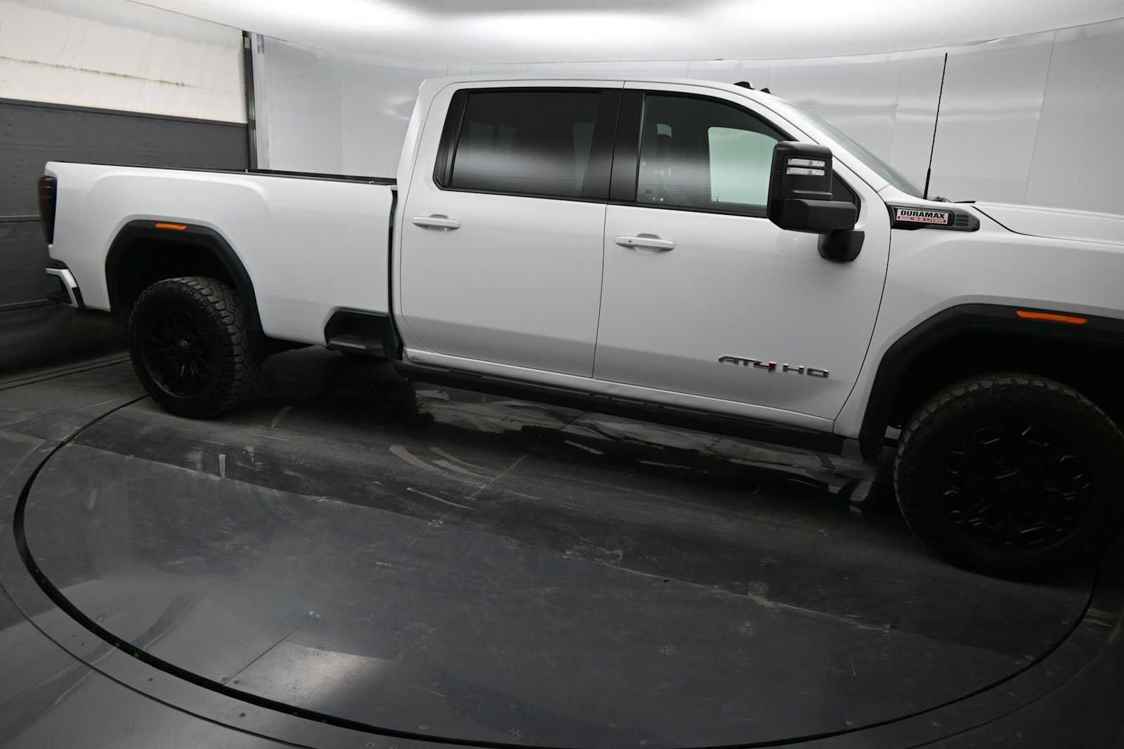 Used 2024 GMC Sierra 2500 AT4 w/ AT4 Premium Plus Package AWD/4WD image 10