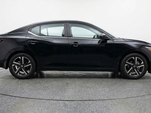 Used 2025 Nissan Sentra SV FWD image 11