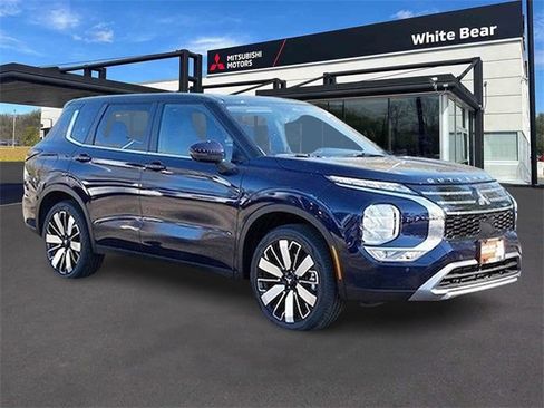 New 2025 Mitsubishi Outlander SE image 1