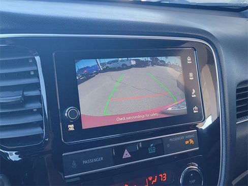 Used 2019 Mitsubishi Outlander 4WD Plug-In Hybrid image 20