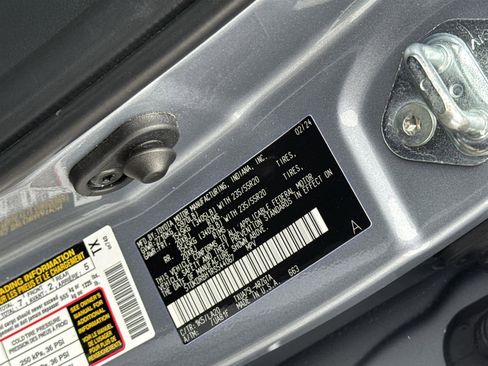 Used 2024 Toyota Highlander Platinum image 32