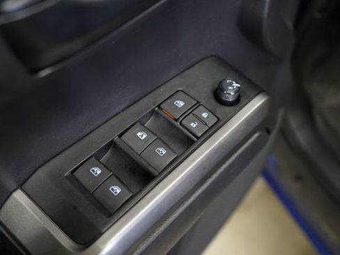 Used 2022 Toyota Tacoma SR5 AWD/4WD image 11