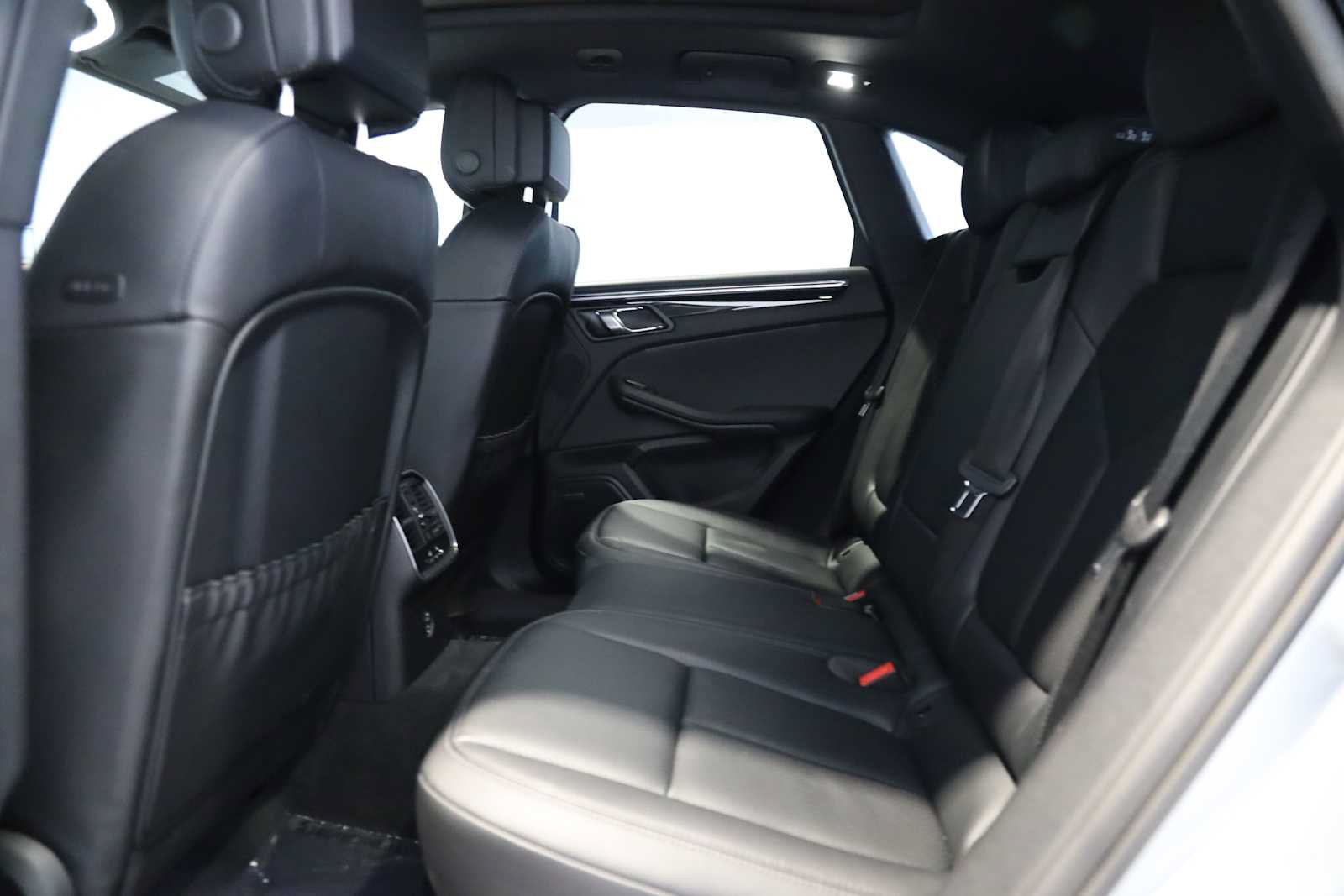 Used 2026 Porsche Macan AWD/4WD image 17