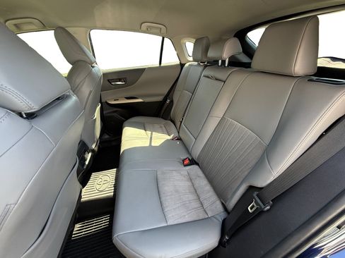Used 2021 Toyota Venza XLE AWD/4WD image 16
