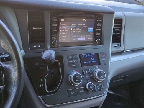 Used 2019 Toyota Sienna LE image 23