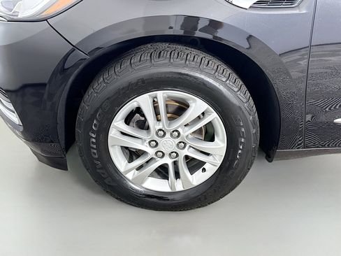 Used 2018 Buick Enclave Essence image 38