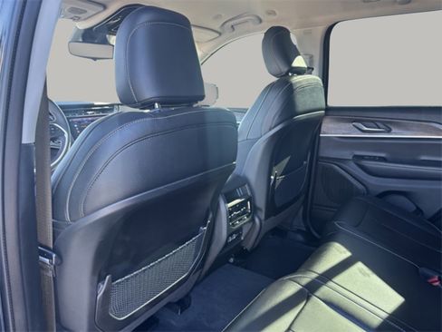 Used 2023 Jeep Grand Cherokee Limited image 24