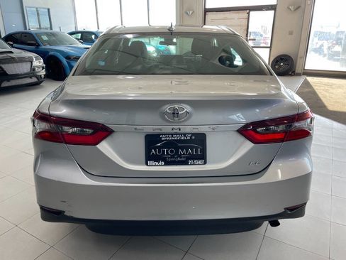 Used 2022 Toyota Camry LE image 6