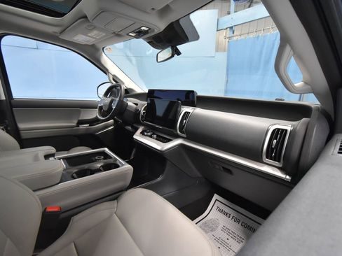 Used 2025 Ford Expedition Active image 27