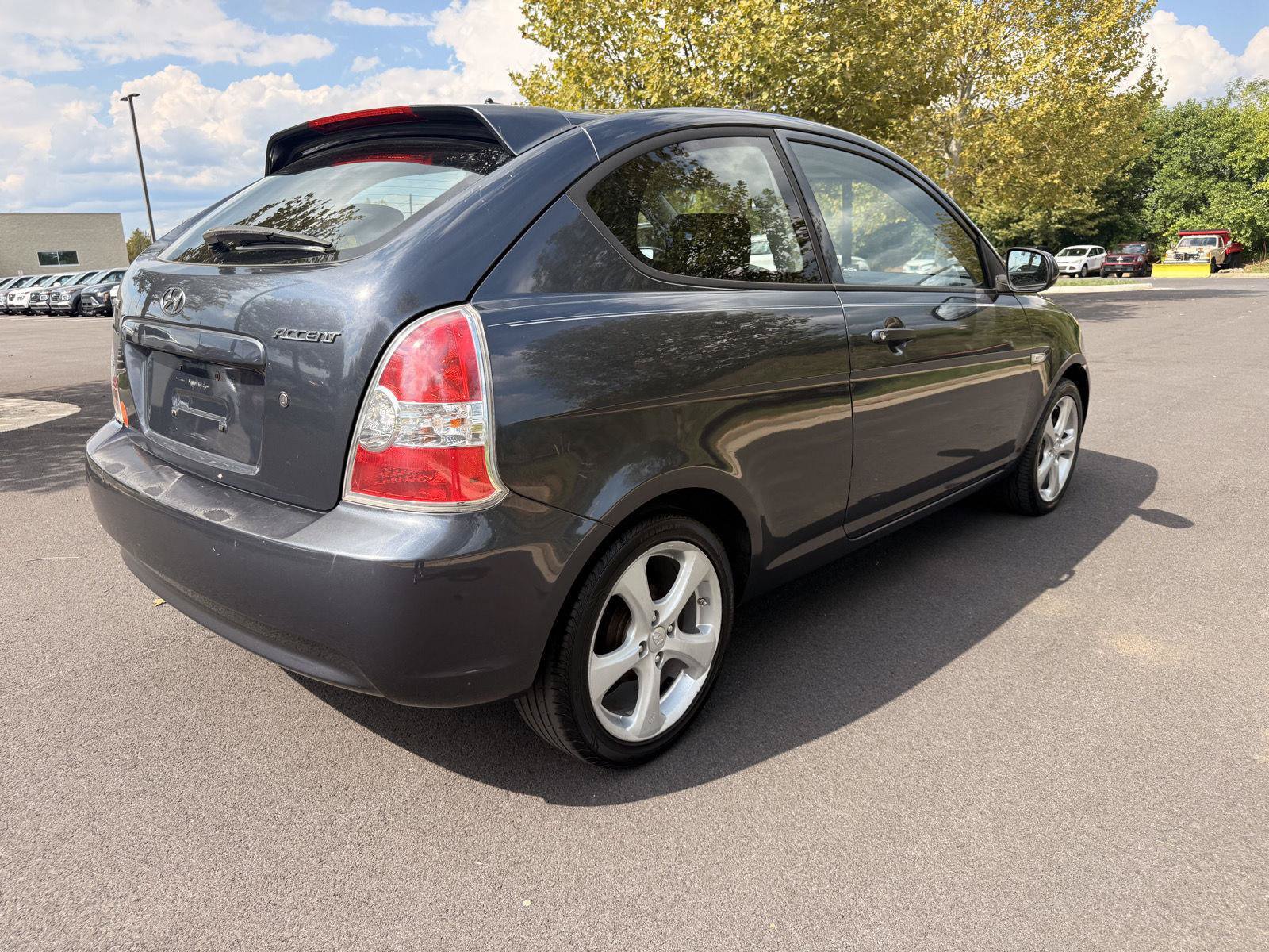 Used 2010 Hyundai Accent SE FWD image 6