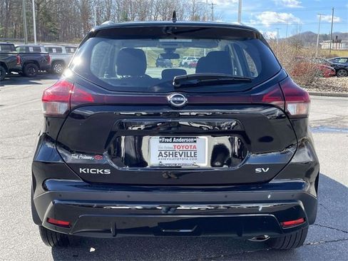 Used 2024 Nissan Kicks SV image 4