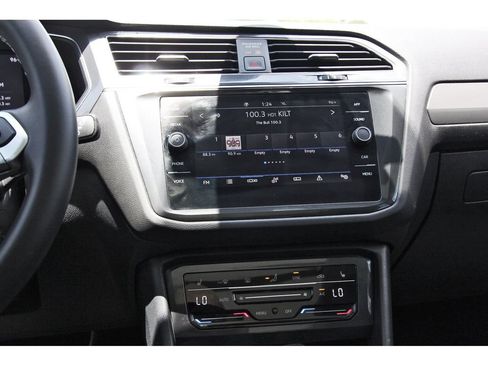 Used 2022 Volkswagen Tiguan SE AWD/4WD image 30