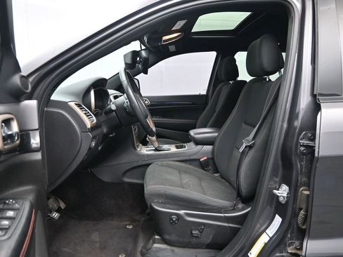 Used 2016 Jeep Grand Cherokee Laredo 75th Anniversary image 13