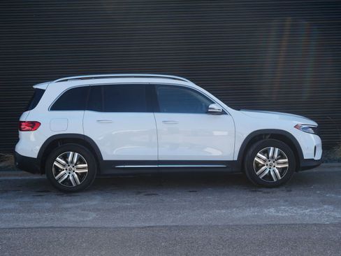 Used 2025 Mercedes-Benz EQB 300 4MATIC image 27