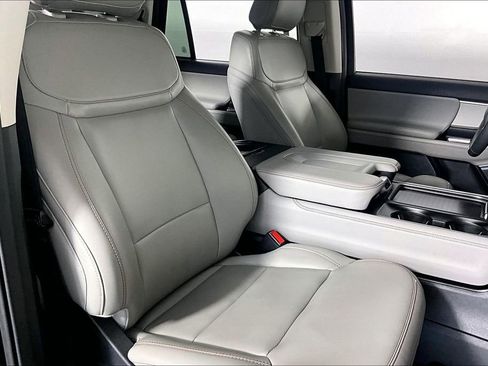 Used 2025 Ford Expedition Active RWD image 7