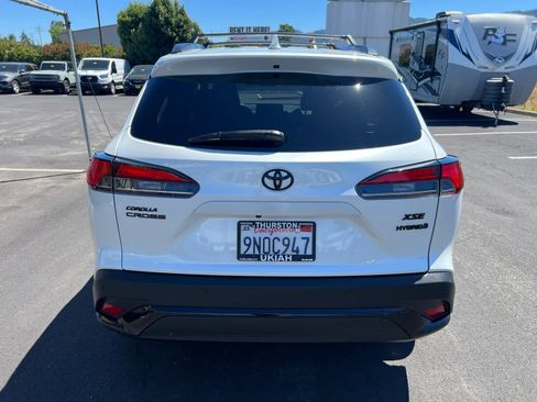 Used 2024 Toyota Corolla Cross AWD Hybrid image 9