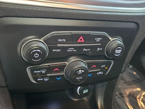 Used 2019 Dodge Charger SXT w/ Driver Confidence Group AWD/4WD image 38