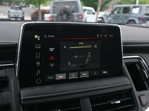Used 2024 GMC Yukon SLT w/ SLT Luxury Package RWD image 29