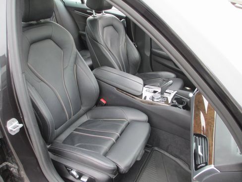 Used 2017 BMW 530i xDrive image 18