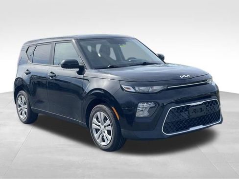 Used 2022 Kia Soul LX FWD image 3