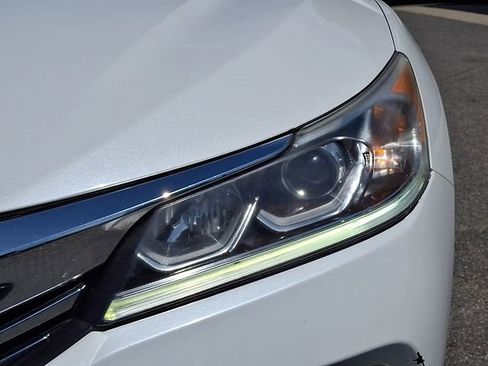 Used 2017 Honda Accord Sport image 9