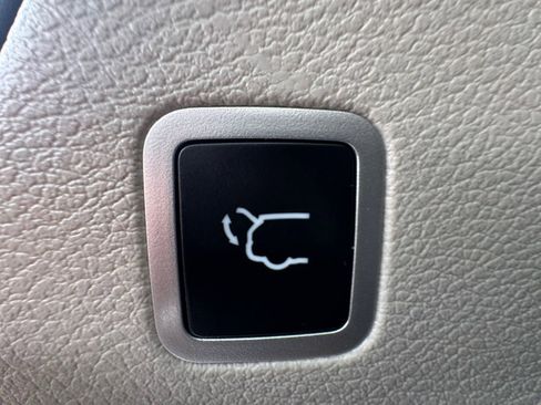 Used 2024 Chrysler Pacifica Touring-L image 32