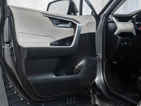 Used 2022 Toyota RAV4 XLE image 24