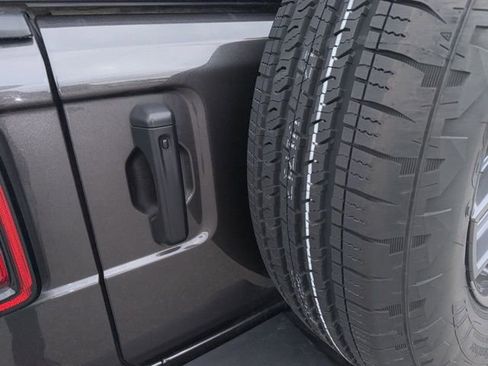 Used 2025 Jeep Wrangler Sport S image 18