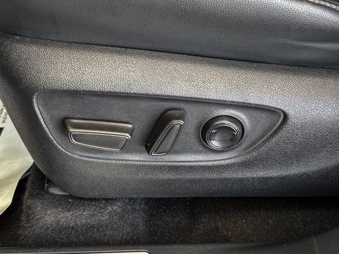 Used 2023 Toyota Highlander Limited FWD image 23