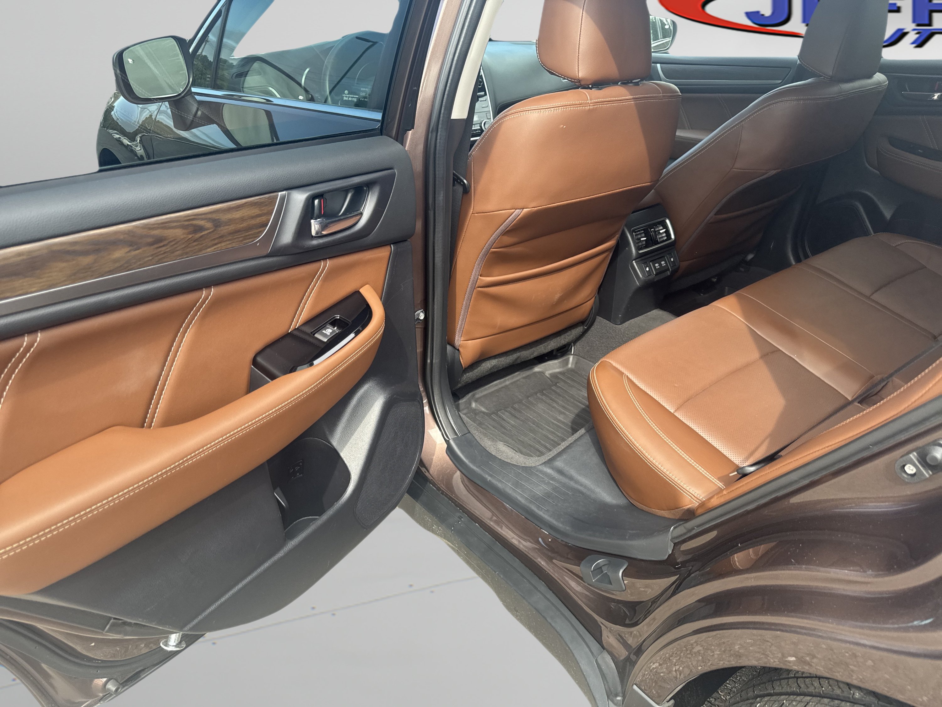 Used 2019 Subaru Outback 3.6R Touring AWD/4WD image 17