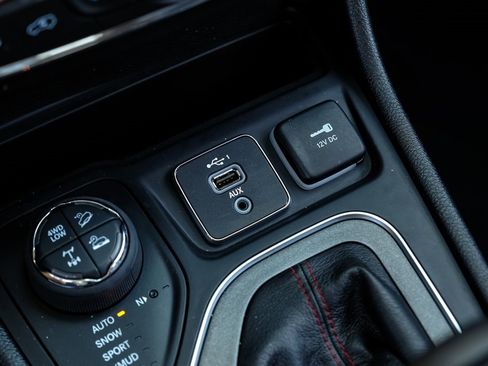 Used 2022 Jeep Cherokee Trailhawk w/ Premium Leather Package image 35