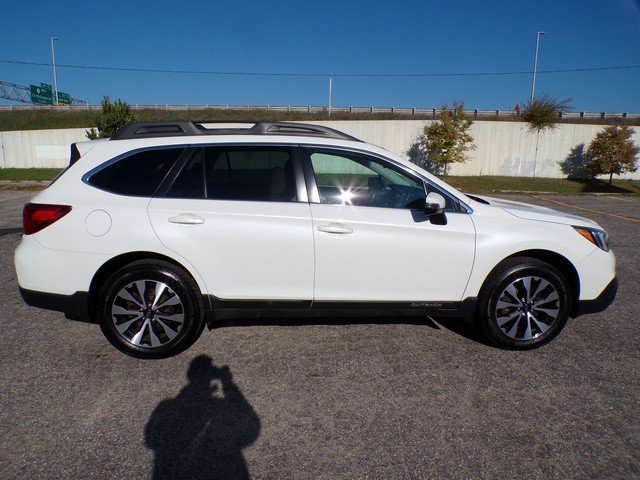 Used 2017 Subaru Outback 2.5i Limited w/ Popular Package #5 AWD/4WD image 3