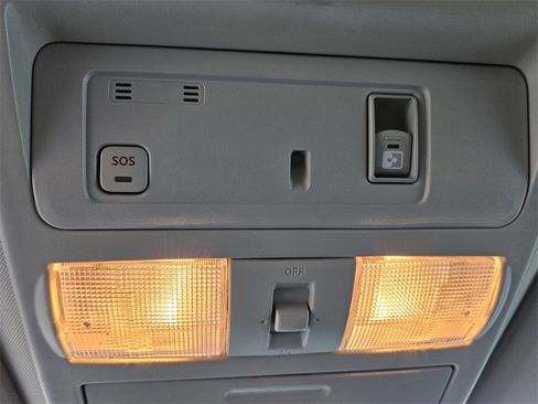 Used 2020 Nissan Titan SV w/ SV Convenience Package image 22