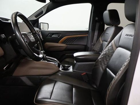 Used 2023 GMC Canyon Denali image 13