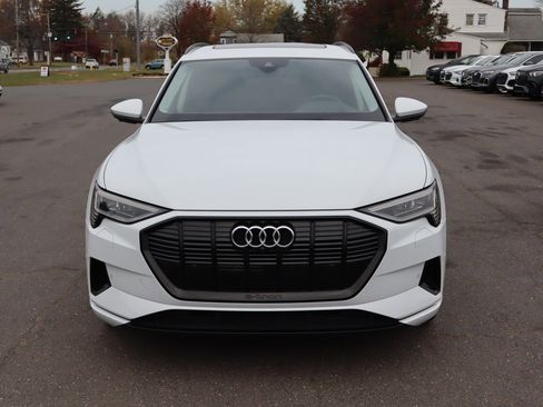 Used 2021 Audi e-tron Prestige w/ Prestige Package image 2
