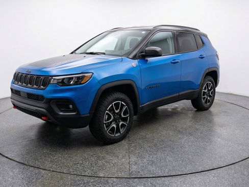 Used 2025 Jeep Compass Trailhawk w/ Trailer Tow Group image 3