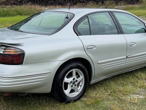 Used 2001 Pontiac Bonneville SE w/ 1SC Opt Pkg image 4