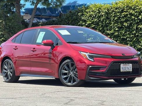 Used 2025 Toyota Corolla SE FWD image 2