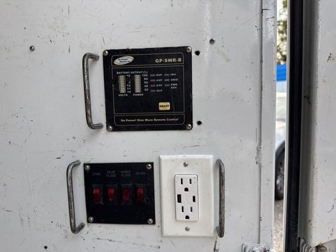 Used 2010 Ford F550 4x4 Regular Cab Super Duty image 19