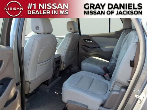 Used 2021 Chevrolet Traverse Premier FWD image 27