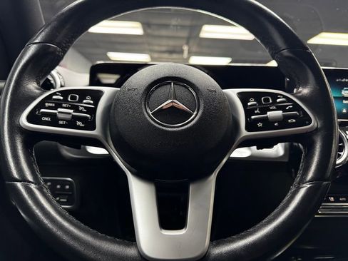 Used 2020 Mercedes-Benz GLB 250 4MATIC image 23