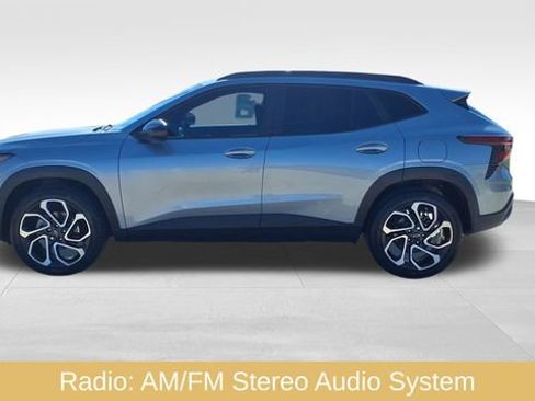 Used 2025 Chevrolet Trax RS w/ Sunroof Package image 4