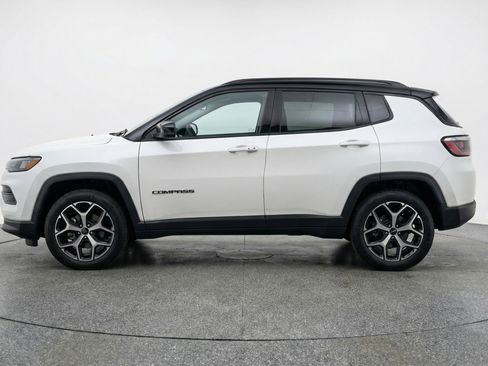 Used 2025 Jeep Compass Limited AWD/4WD image 5